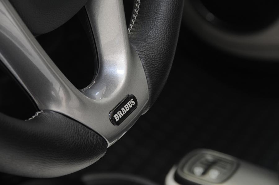 Детали интерьера Smart ForTwo Ultimate Style by Brabus 2011 года  (фото 3 из 19)